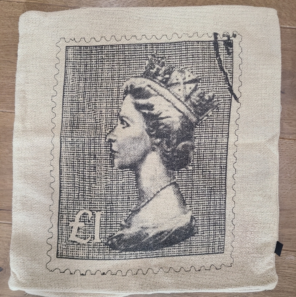 Beautiful Queen burlap cushion cover